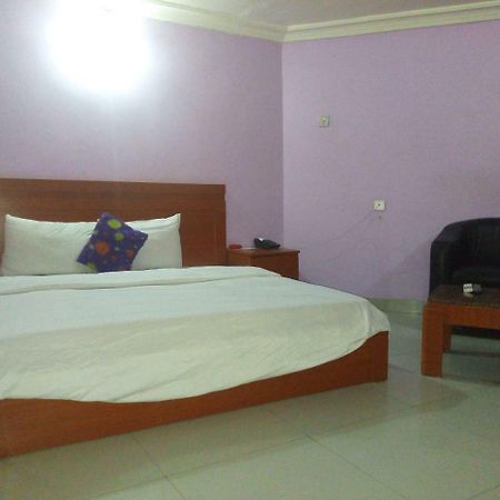 Flamingo Hotel Festac Town Екстер'єр фото