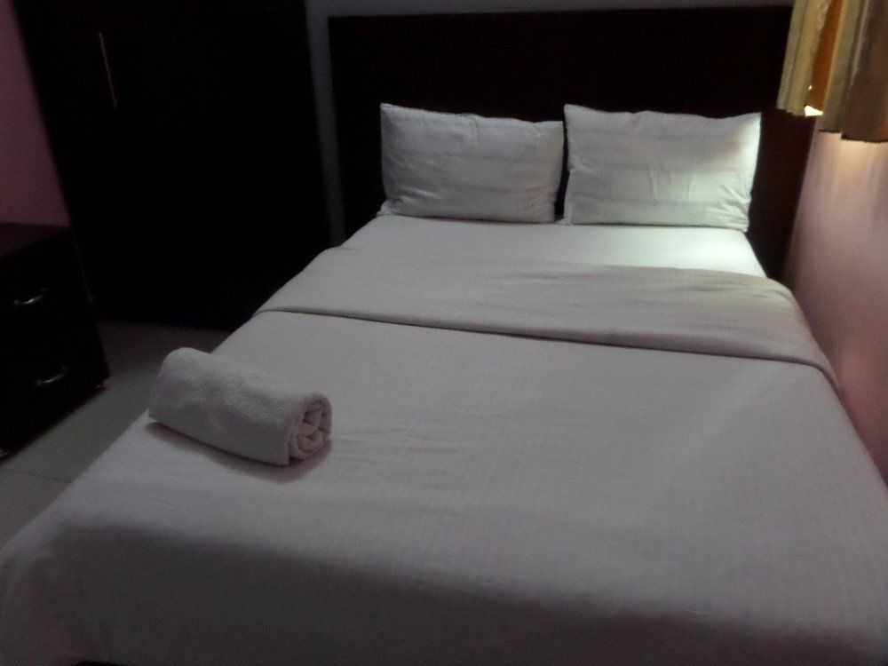 Flamingo Hotel Festac Town Екстер'єр фото