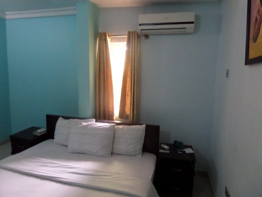 Flamingo Hotel Festac Town Екстер'єр фото