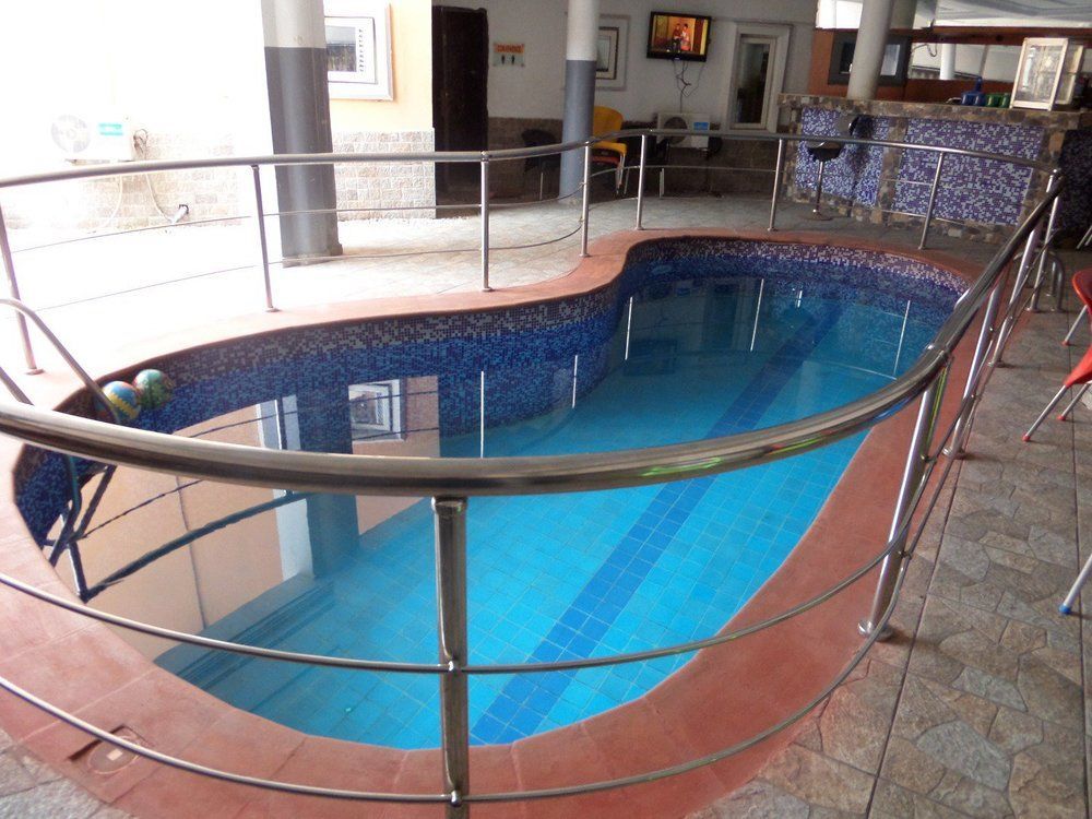 Flamingo Hotel Festac Town Екстер'єр фото
