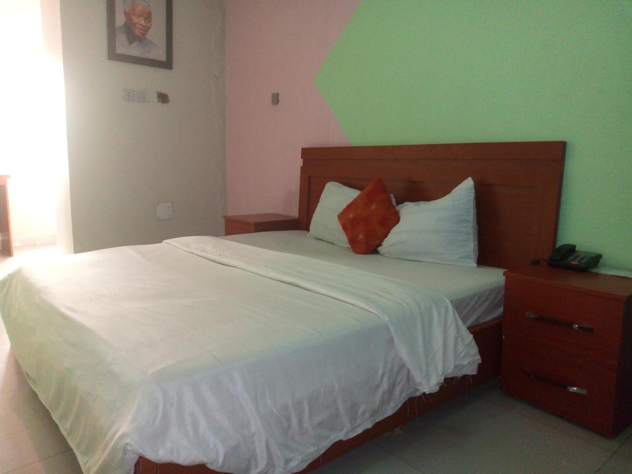Flamingo Hotel Festac Town Екстер'єр фото