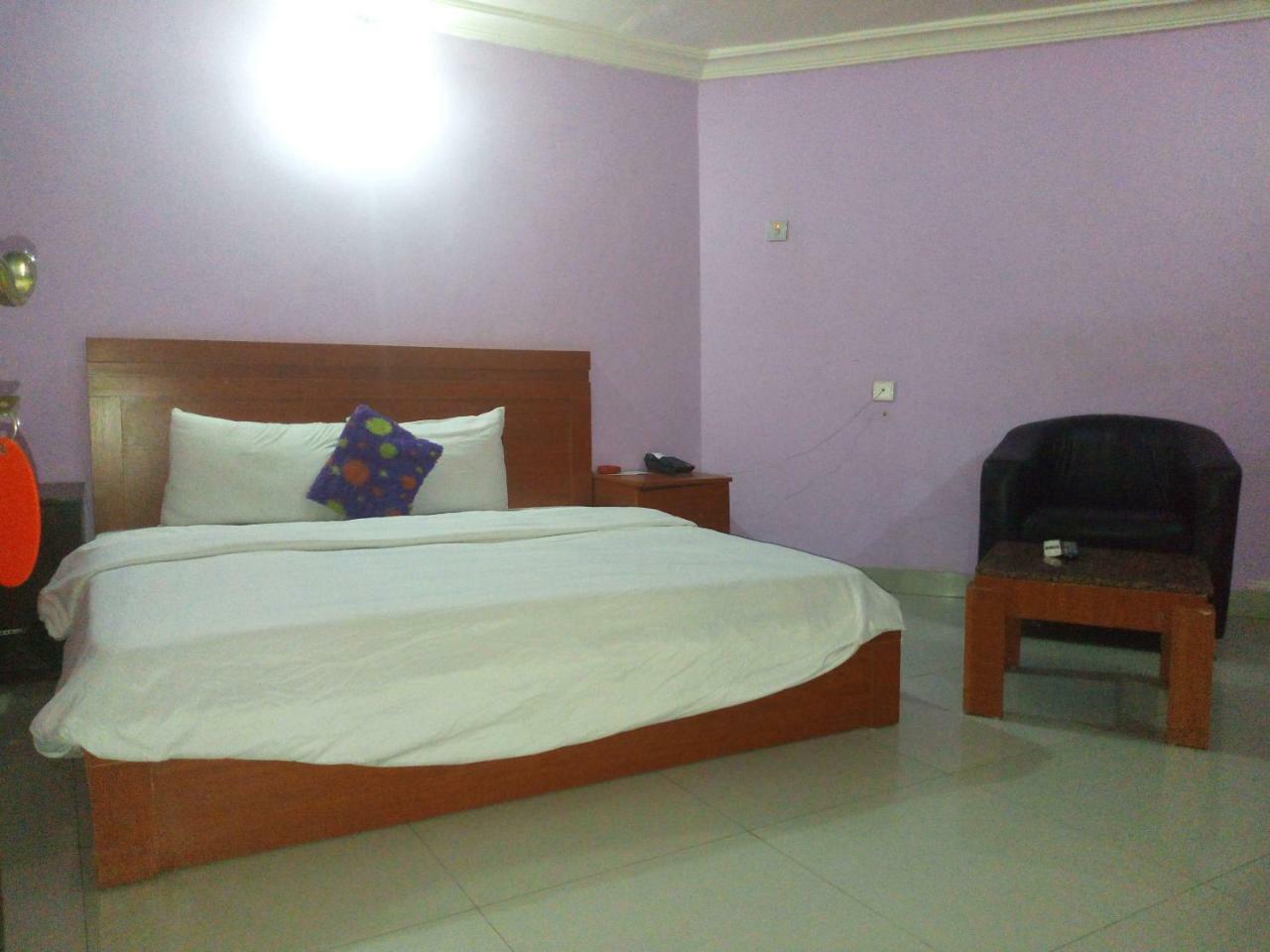 Flamingo Hotel Festac Town Екстер'єр фото