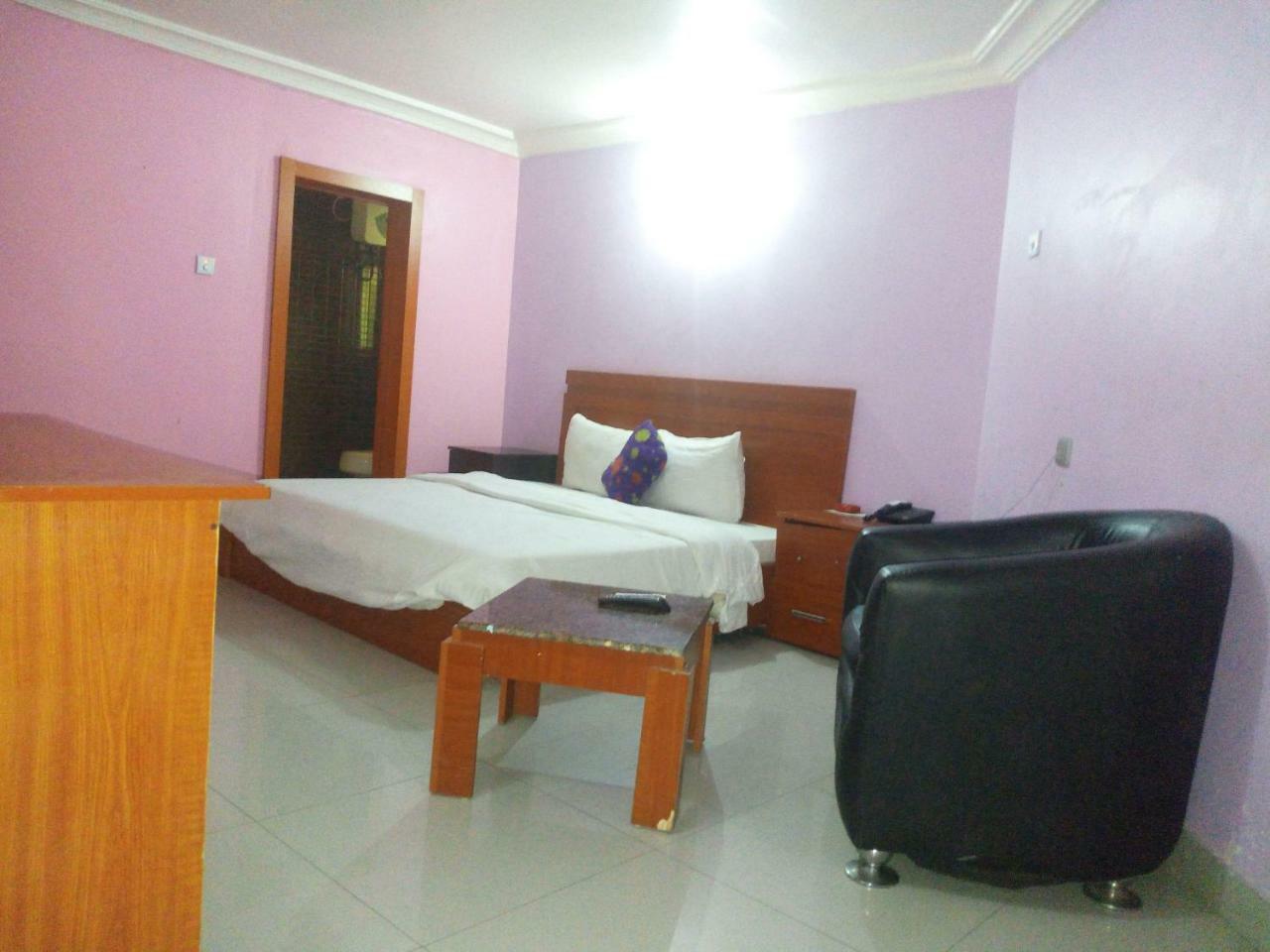 Flamingo Hotel Festac Town Екстер'єр фото