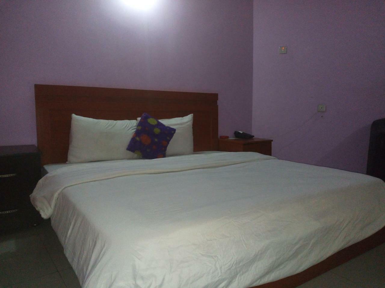 Flamingo Hotel Festac Town Екстер'єр фото