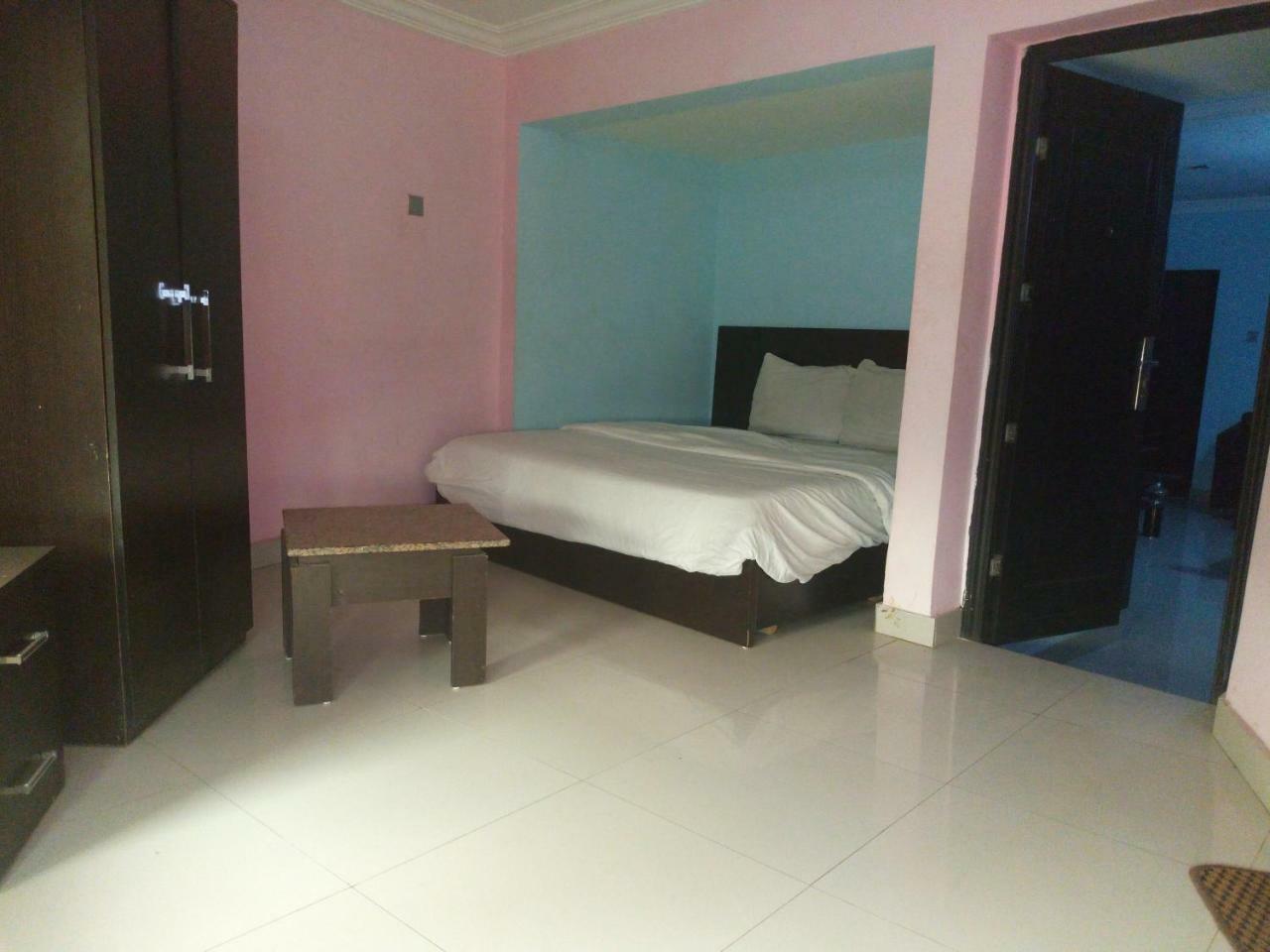 Flamingo Hotel Festac Town Екстер'єр фото