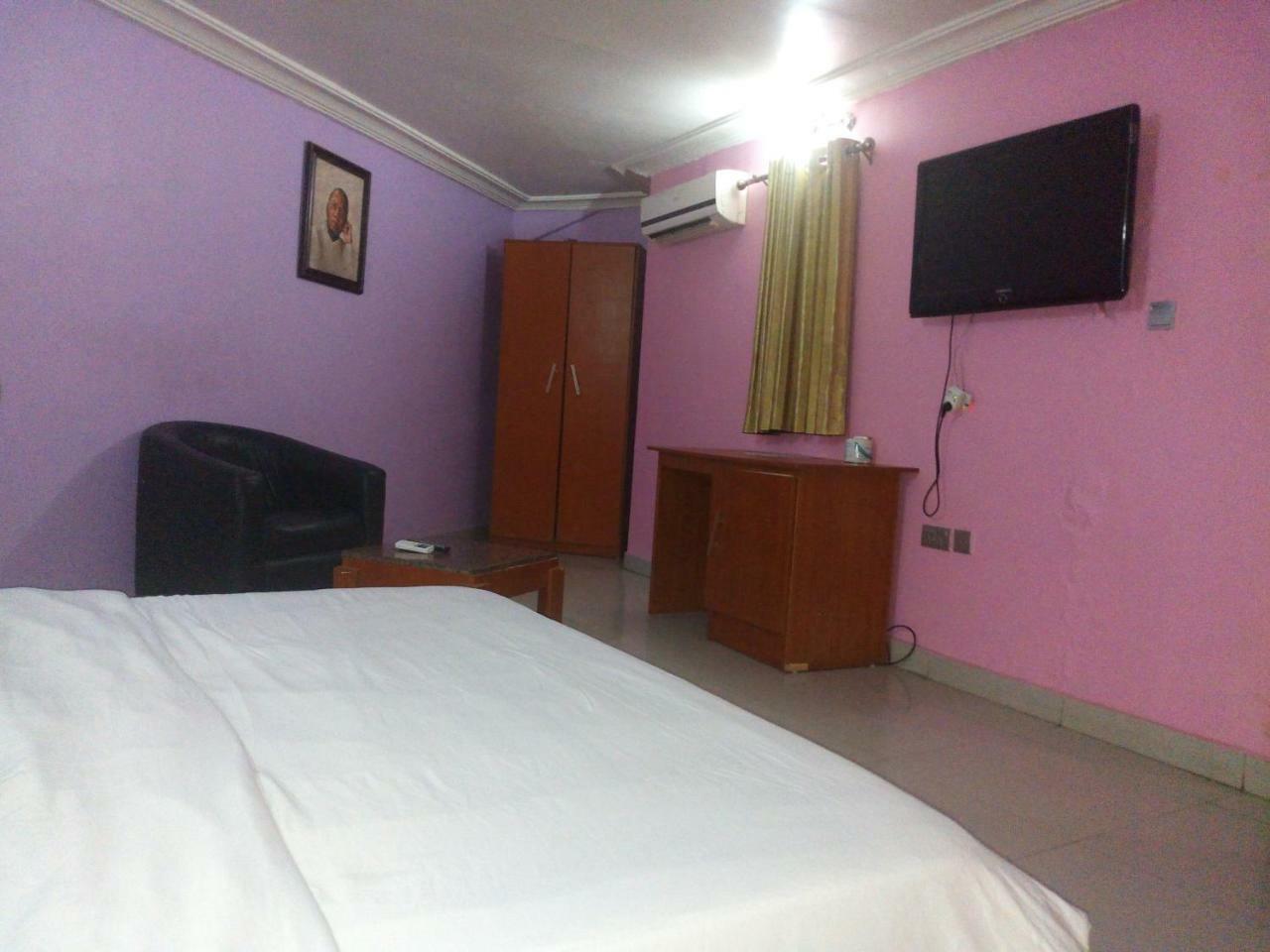 Flamingo Hotel Festac Town Екстер'єр фото