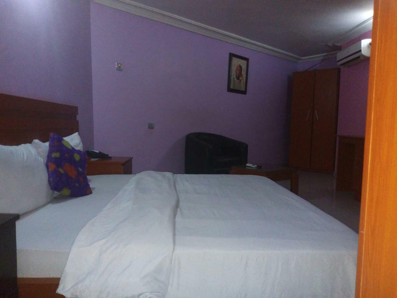 Flamingo Hotel Festac Town Екстер'єр фото